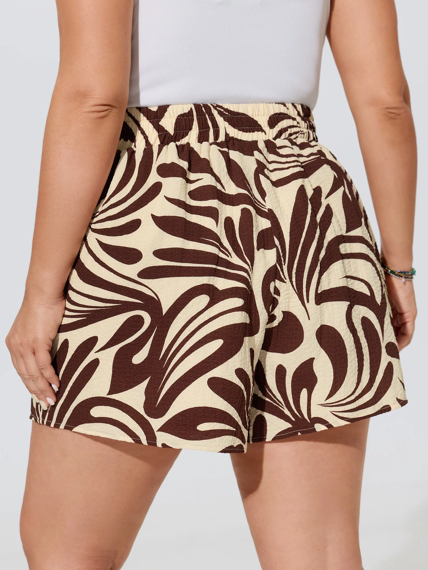 Abstract Print Elastic Waist Shorts - Image 3