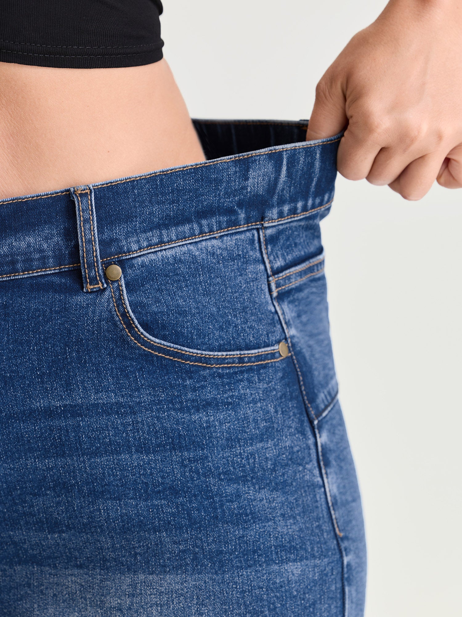 Curve-Friendly Stretchy Straight-Leg Denim Shorts - Image 5