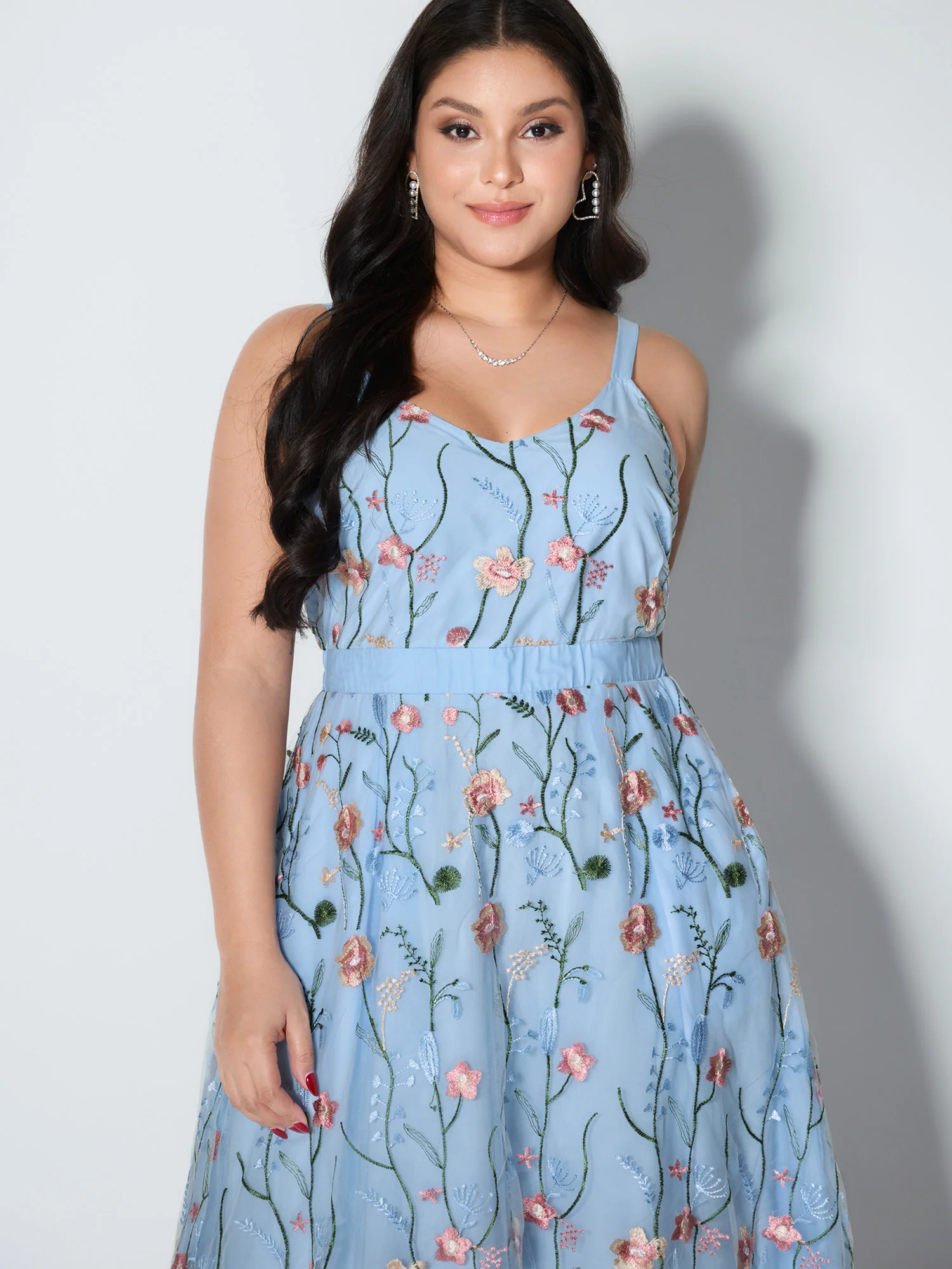 Floral Embroidered Lined Sleeveless Midi Dress - Image 3