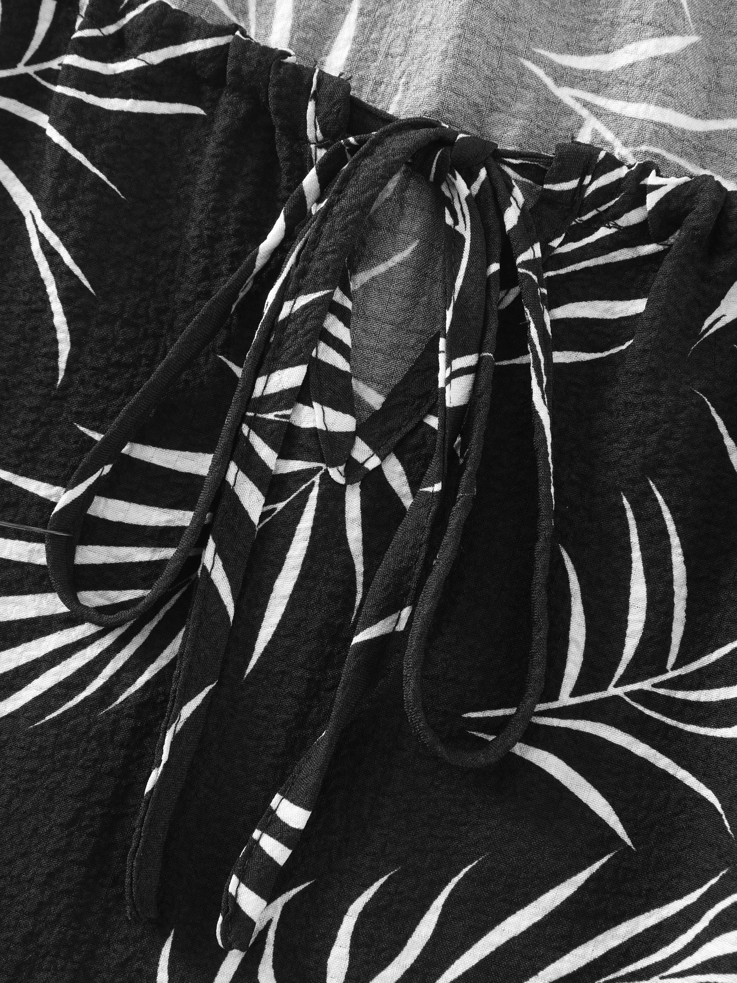 Palm Leaf Print Drawstring Neck Blouse - Image 5