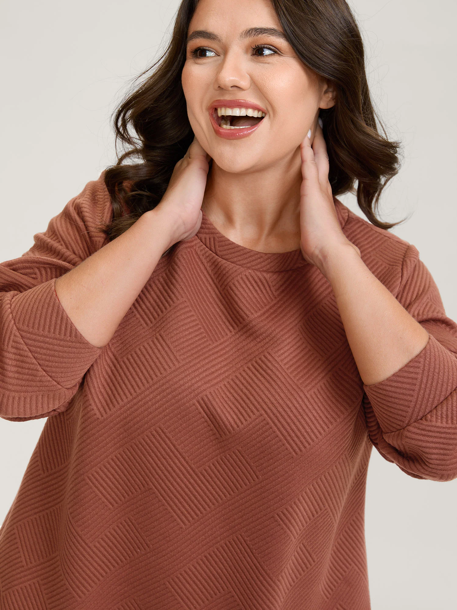 Textured Curvy Hem Round Neck Sweatshirt - Image 10