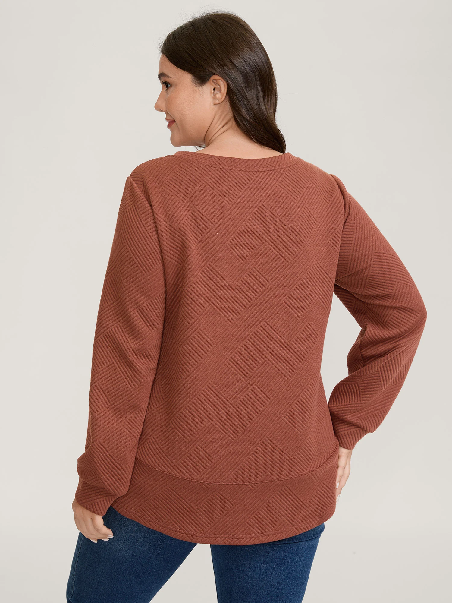 Textured Curvy Hem Round Neck Sweatshirt - Image 12