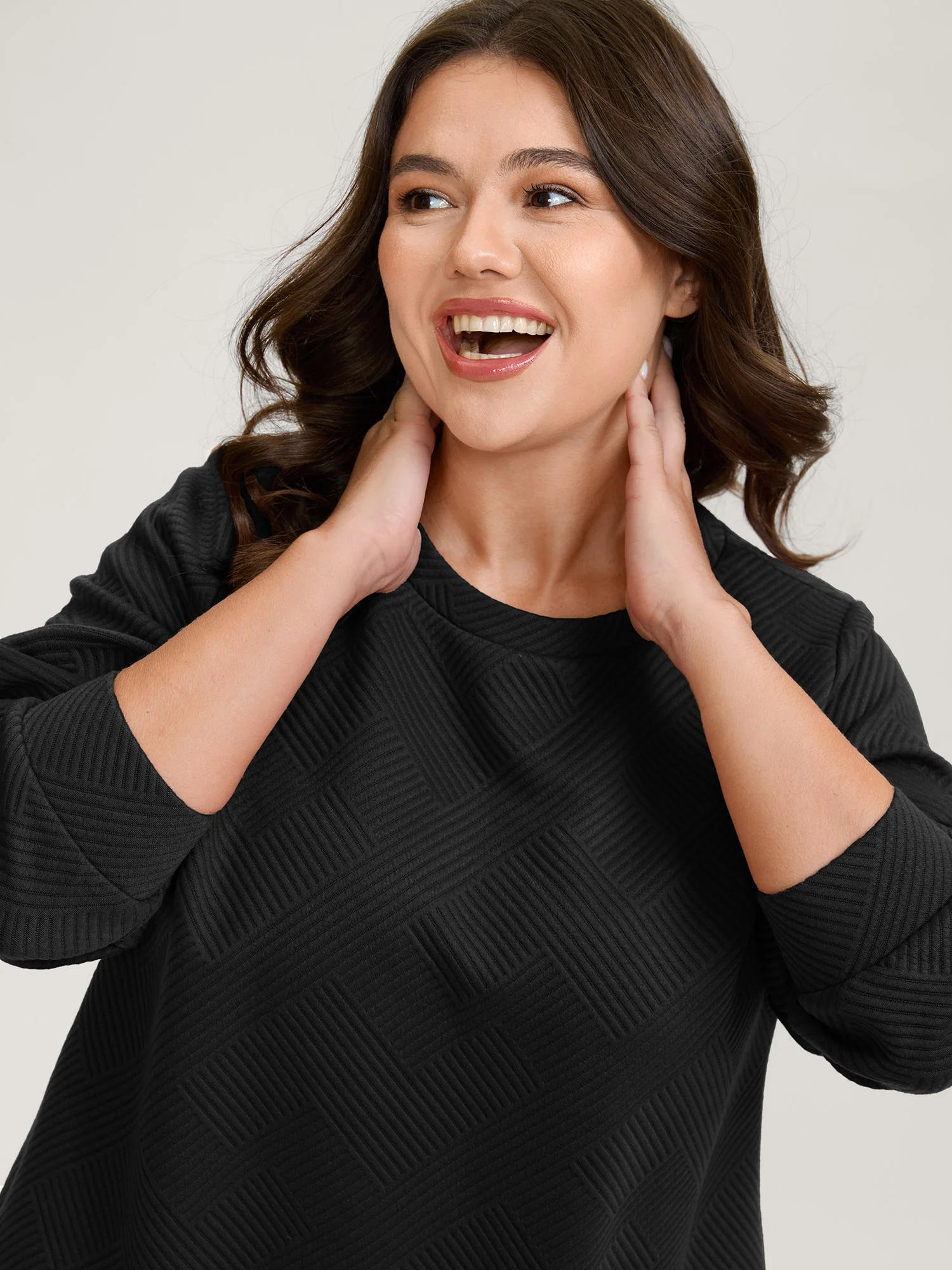 Textured Curvy Hem Round Neck Sweatshirt - Image 2