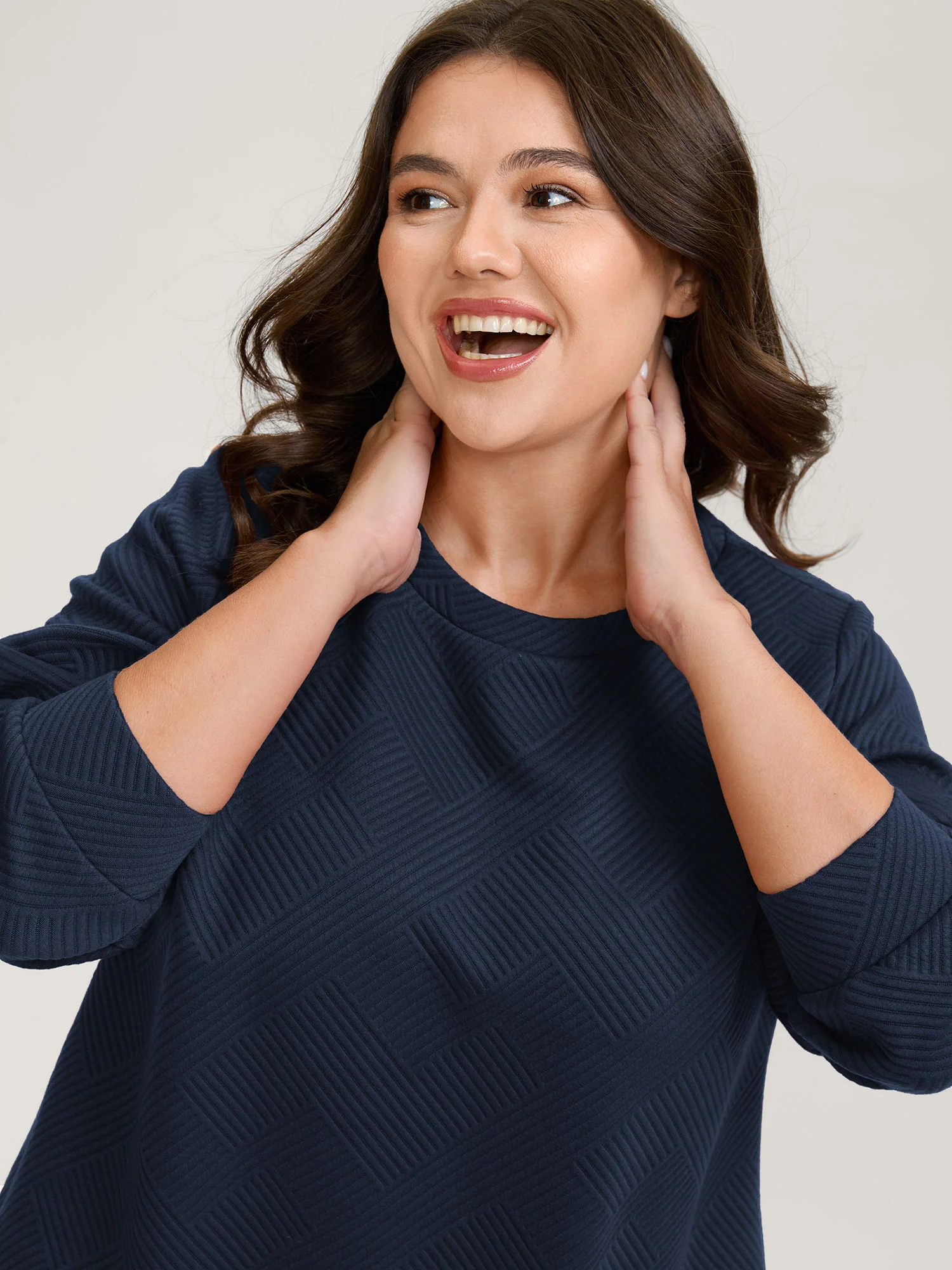 Textured Curvy Hem Round Neck Sweatshirt - Image 6