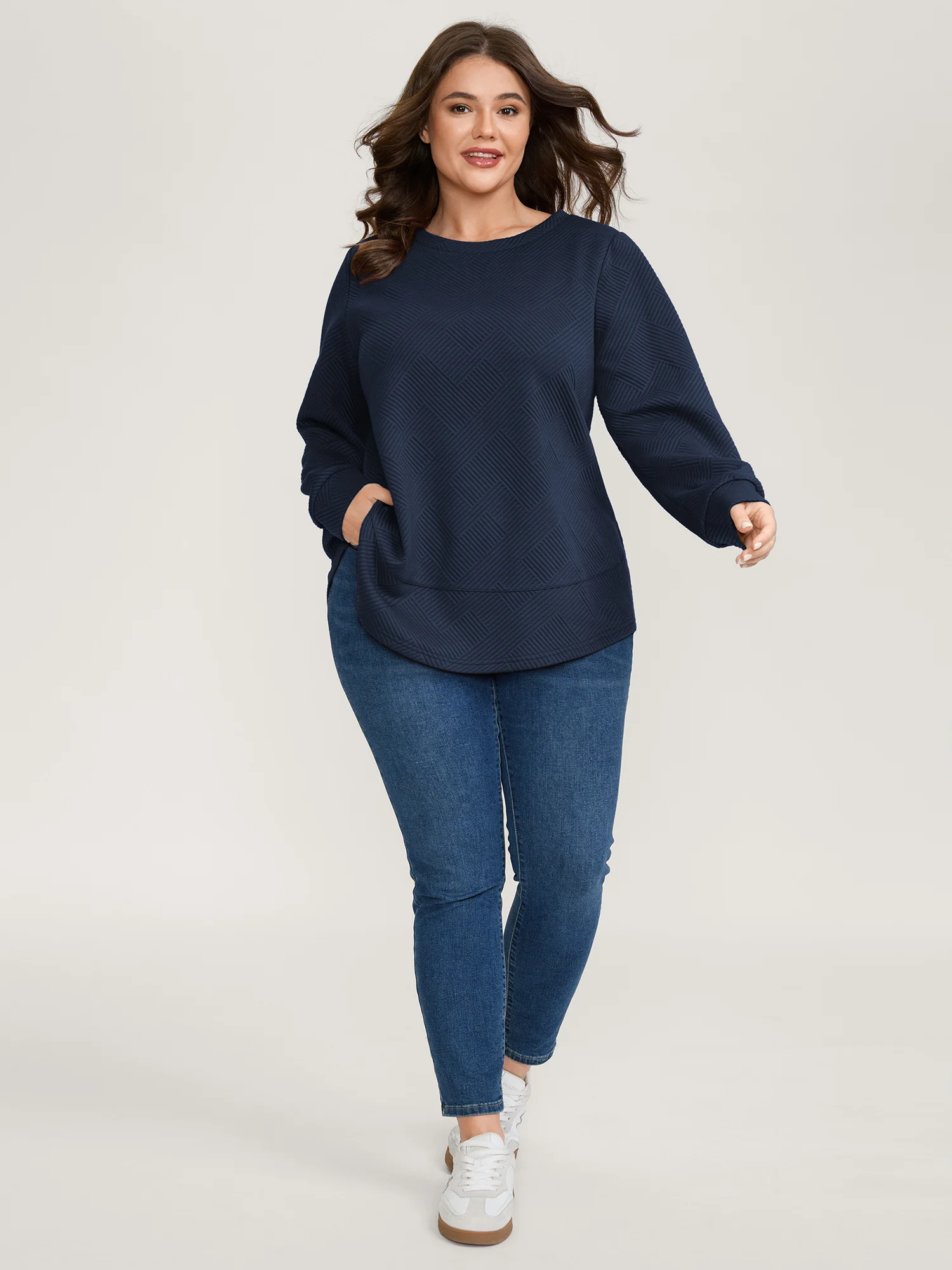 Textured Curvy Hem Round Neck Sweatshirt - Image 7