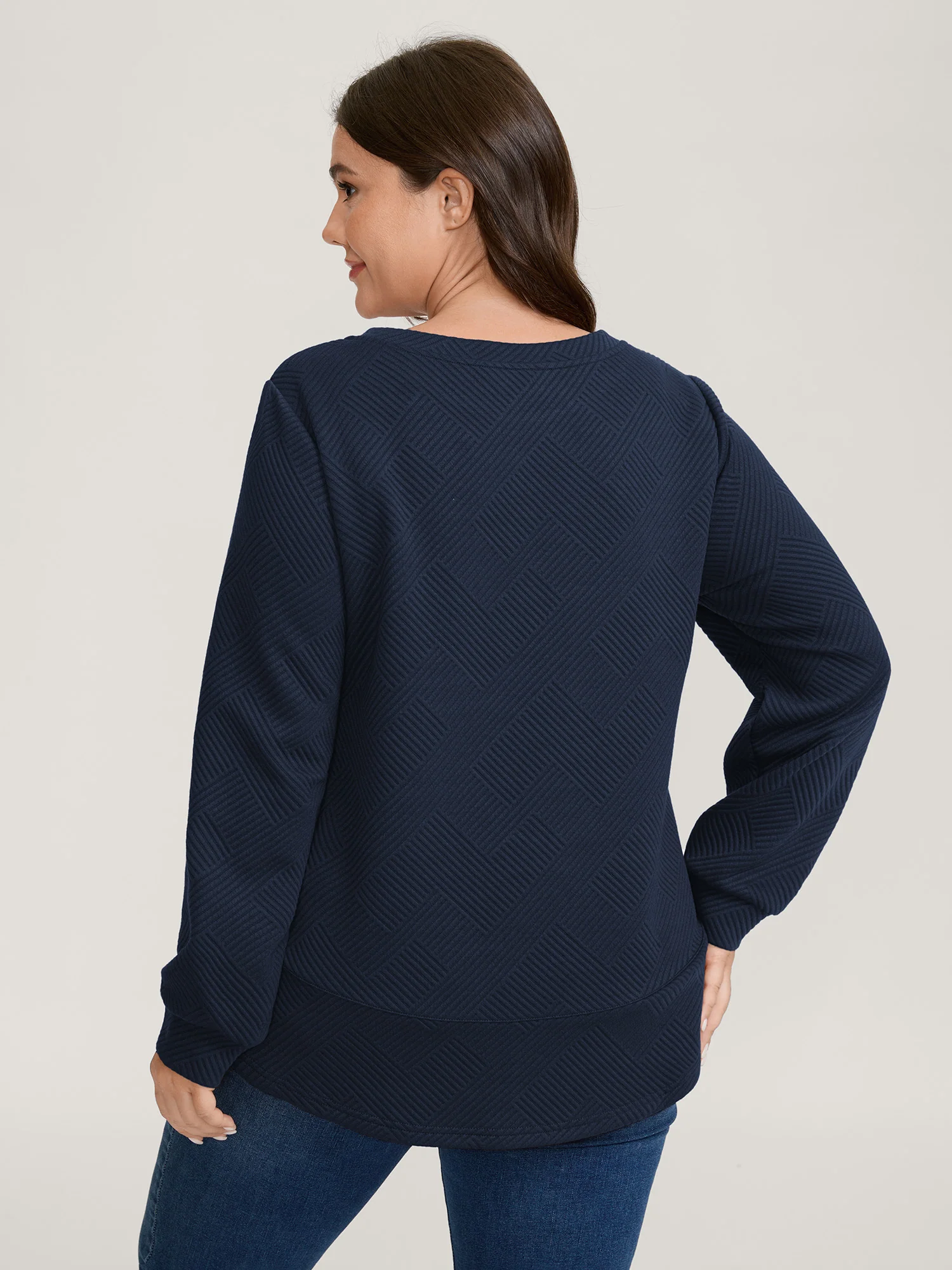 Textured Curvy Hem Round Neck Sweatshirt - Image 8