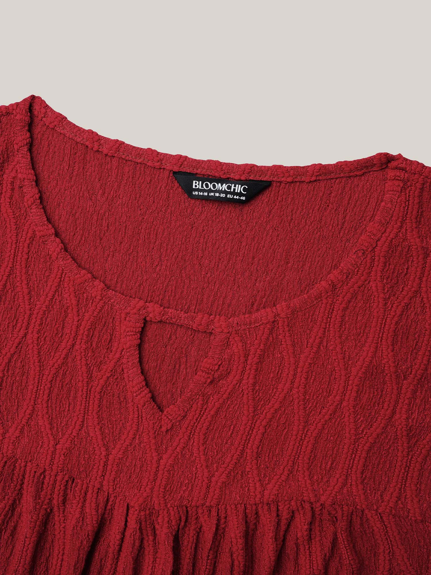 Textured Keyhole Gathered Knit Top - Image 11