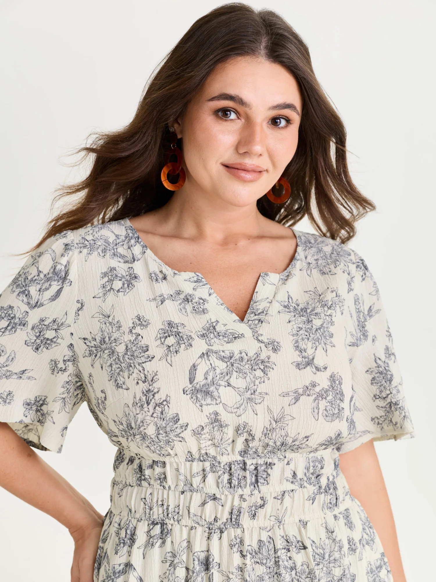 Textured Shirred Cinched Waist Maxi Dress - Image 9